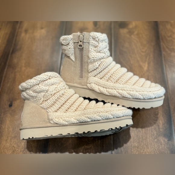 UGG Classic Mini Chunky Knit Boots NWOT - Picture 3 of 16